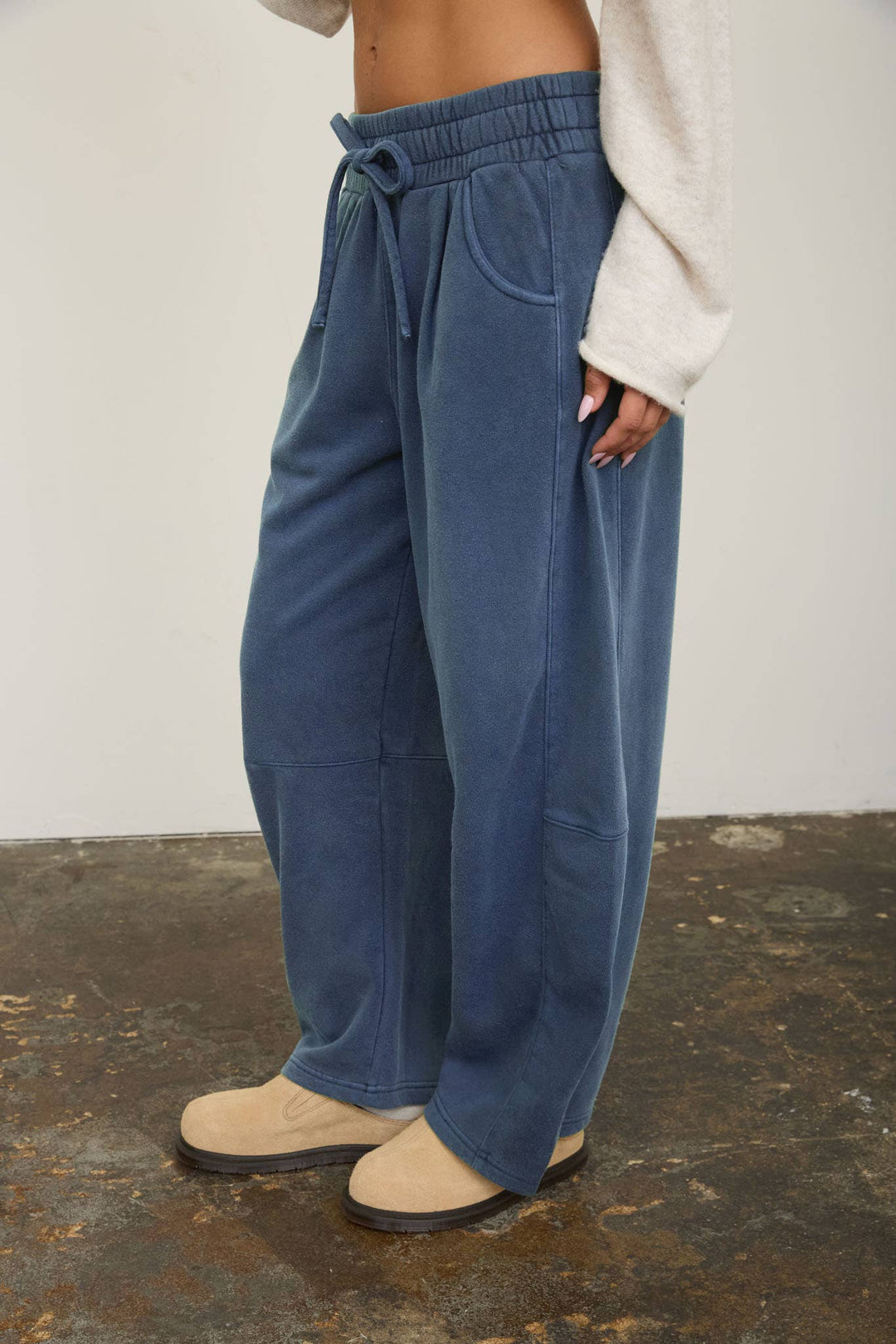 Ella  BARREL LEG SWEATPANTS